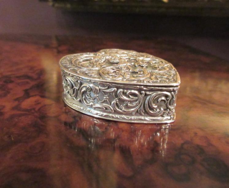Antique Silver & Mother of Pearl Heart Trinket box - Image 4