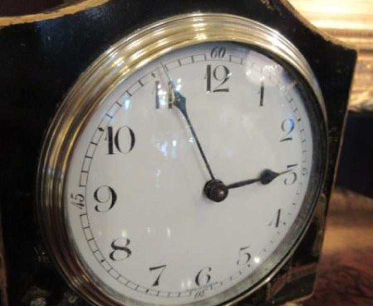 Small Antique Chinoiserie Mantel Clock - Image 4