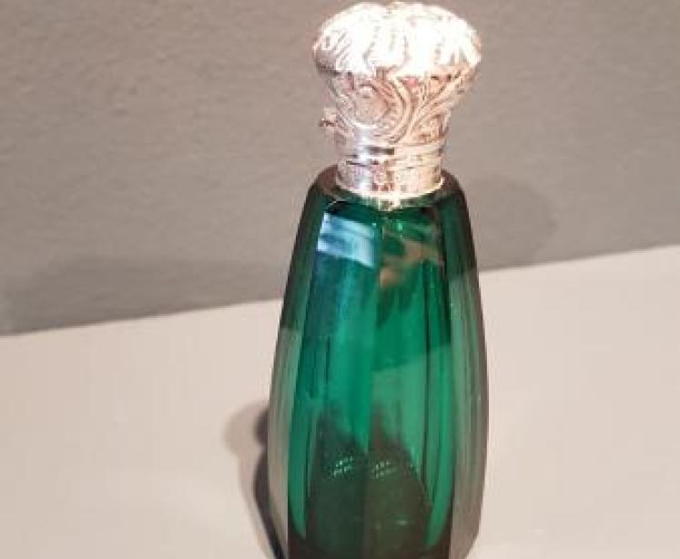 Victorian Emerald Green Crystal and Silver Scent Bottle - Image 1