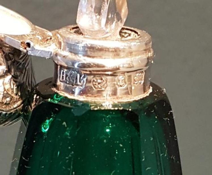 Victorian Emerald Green Crystal and Silver Scent Bottle - Image 3