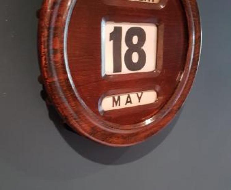 Victorian Oak Perpetual Wall Calendar - Image 4