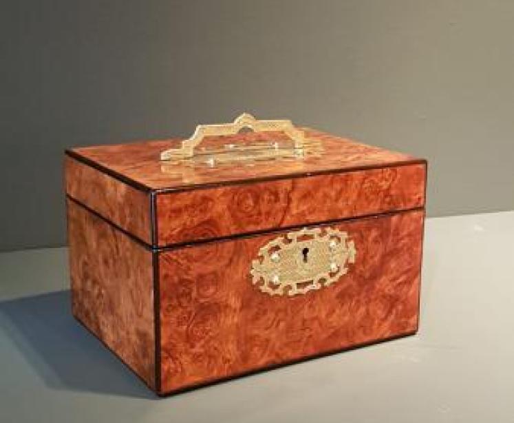 Fine Quality Victorian Walnut Jewellery Box - Image 1