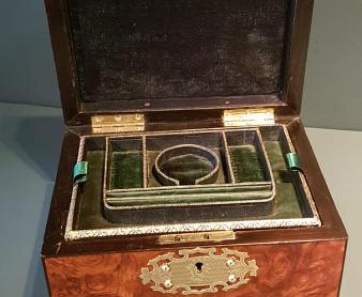 Fine Quality Victorian Walnut Jewellery Box - Image 3