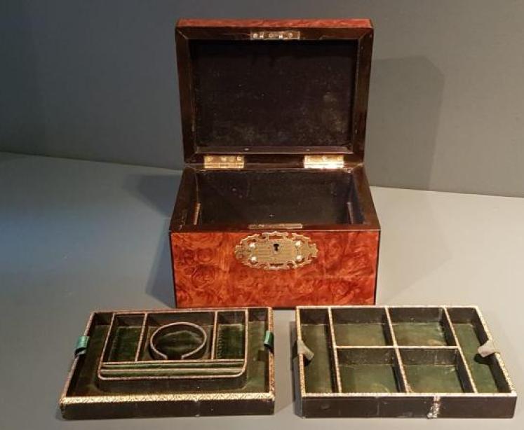 Fine Quality Victorian Walnut Jewellery Box - Image 4