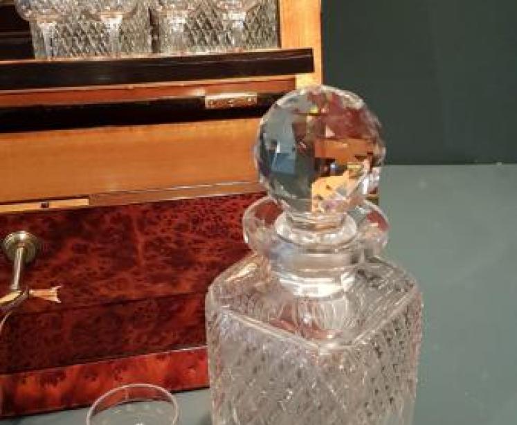 Superb Victorian Amboyna Tantalus Box - Image 4