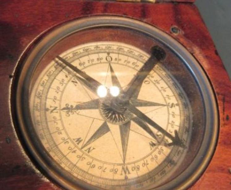 Antique Walnut Cased Pocket Compass - Image 4