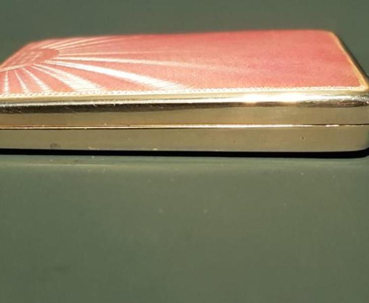 Silver and Pink Sunburst Engine Turned Ladies Matchbook Holder - Image 2