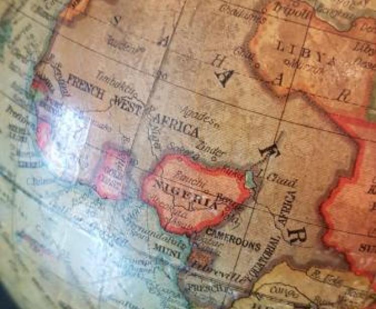 1920's Paper Mache Waverley  Globe - Image 5