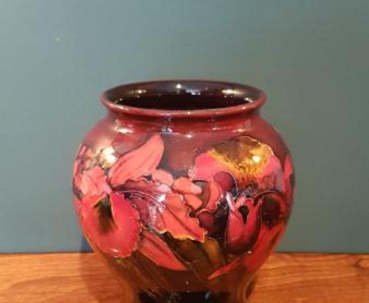 Superb Moorcroft Slipper Orchid Flambe Vase - Image 1