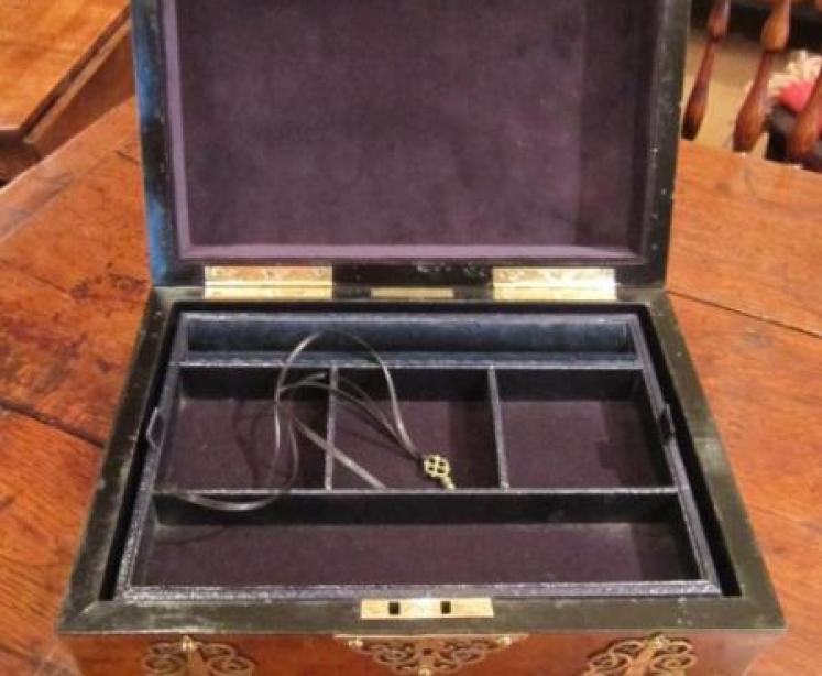 Victorian Burr Walnut Casket Jewellery Box - Image 5