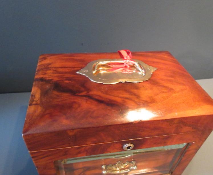Mid Victorian Figured Walnut Fall Front Jewellery Box - Image 5