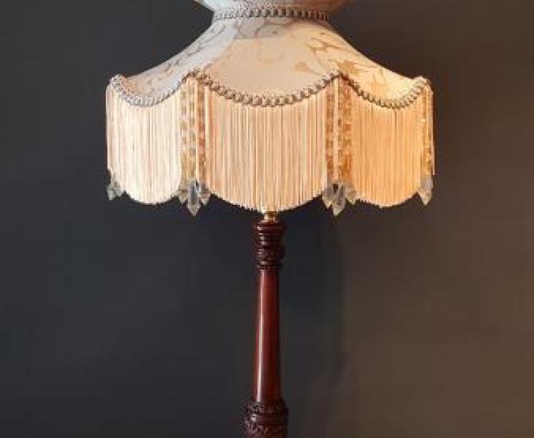 Fine Quality Edwardian Carved Mahogany Table Lamp  - Image 1