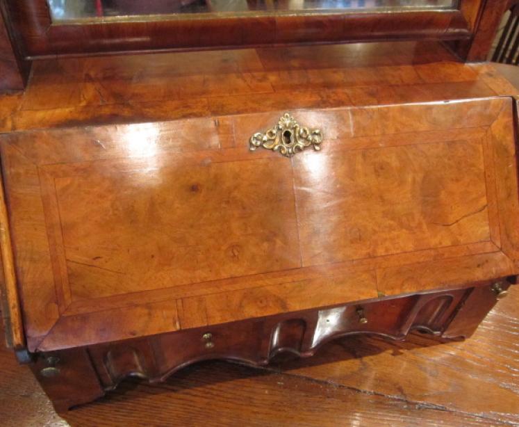 Fine George I Period Walnut Bureau Toilet Mirror - Image 4