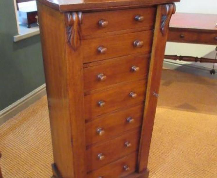 Mid Victorian Polished Oak Wellington Chest - Image 1