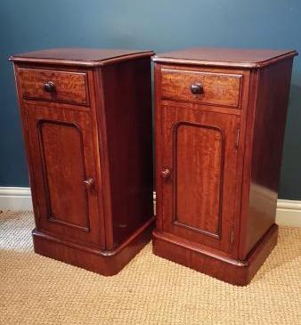 Pair of Quality Victorian Figured Mahogany Bedside Cabinets