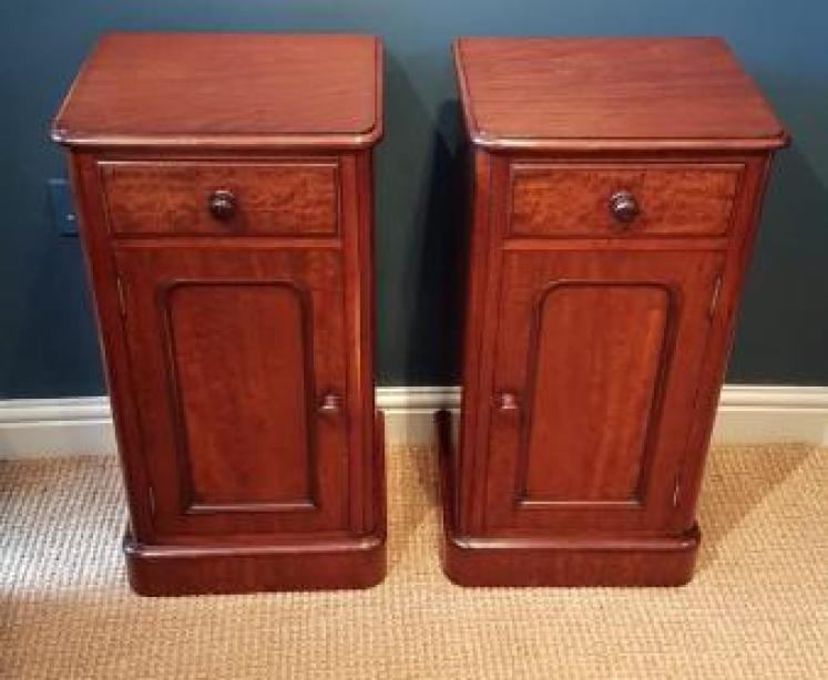 Pair of Quality Victorian Figured Mahogany Bedside Cabinets - Image 2