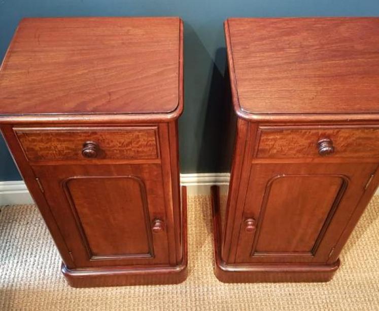 Pair of Quality Victorian Figured Mahogany Bedside Cabinets - Image 3