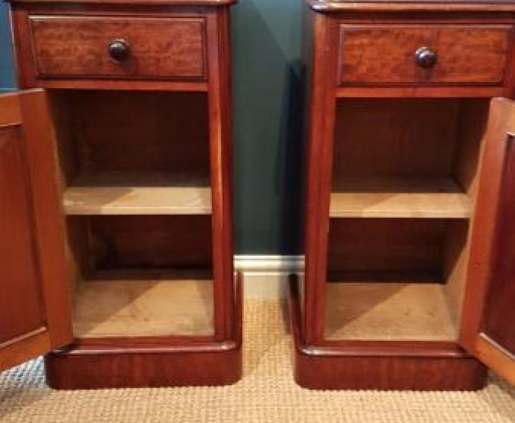 Pair of Quality Victorian Figured Mahogany Bedside Cabinets - Image 5