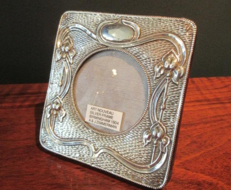 Art Nouveau Silver Flower Decoration Photo Frame - Image 1