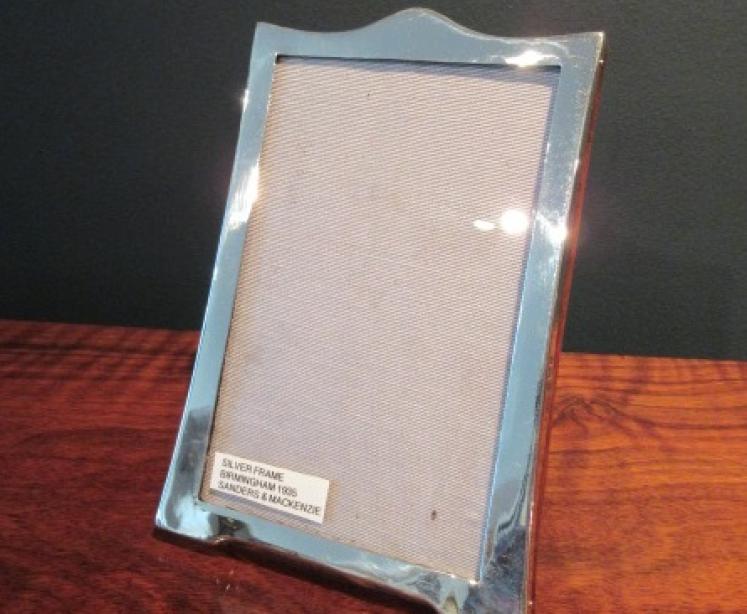 George V Period Silver Shaped Top Photo Frame - Image 1