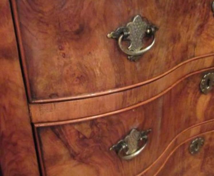 Antique Figured Walnut Serpentine Chest of Drawers - Image 4