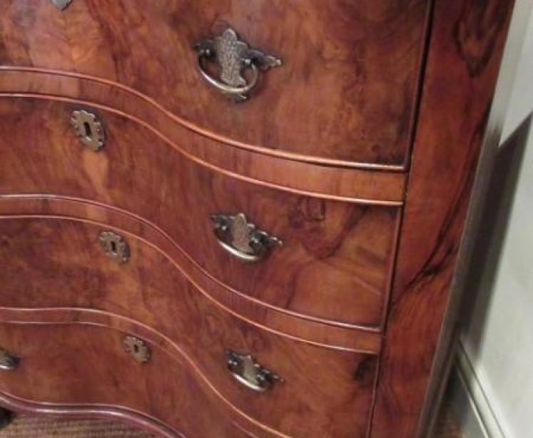 Antique Figured Walnut Serpentine Chest of Drawers - Image 5