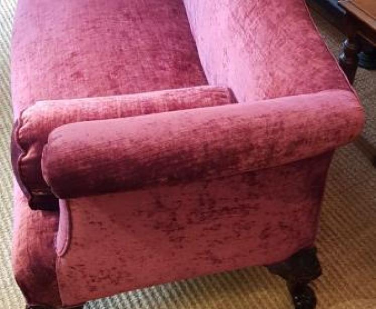 Superb Victorian Mahogany Carved Foot Sofa - Image 3