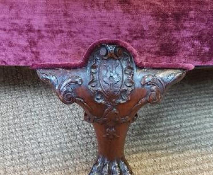 Superb Victorian Mahogany Carved Foot Sofa - Image 4