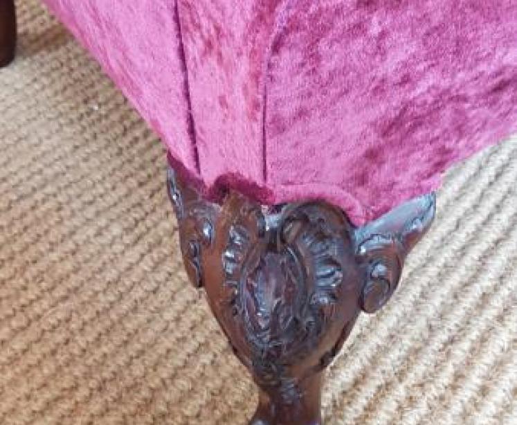 Superb Victorian Mahogany Carved Foot Sofa - Image 5