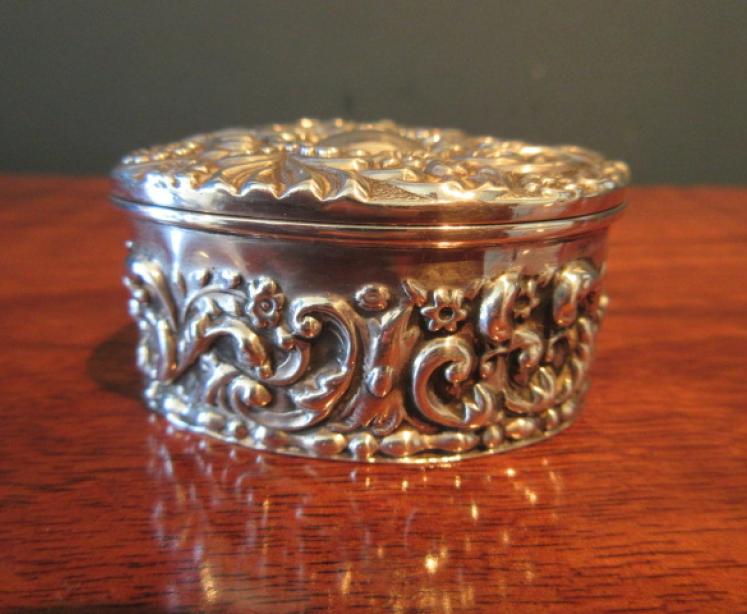 Edwardian Period Silver Heart Shaped Trinket Box - Image 3