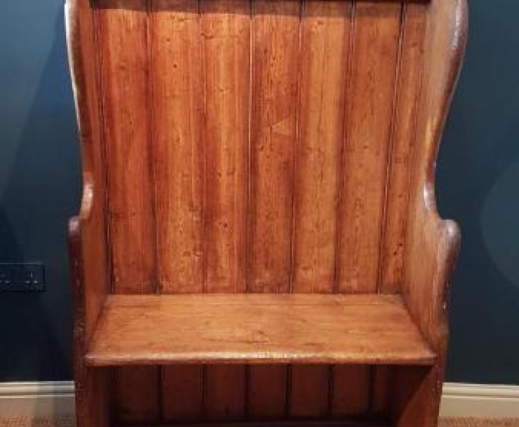 Antique George III Pitch Pine Settle - Image 1
