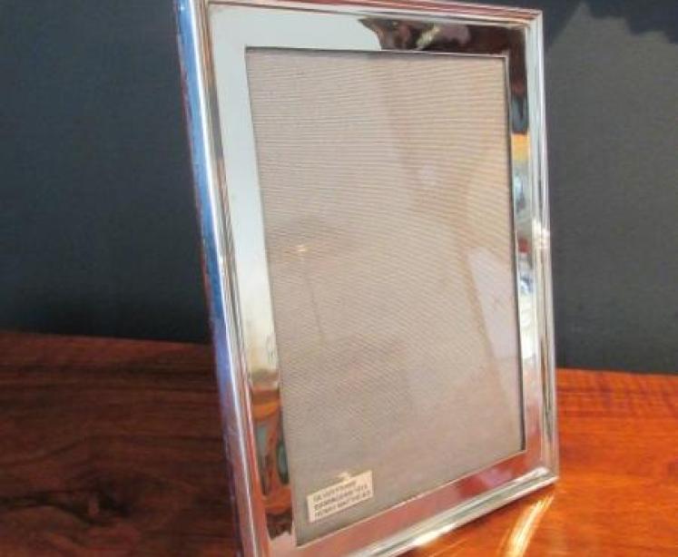 Large George V Period Silver Moulded Edge Photo Frame - Image 1