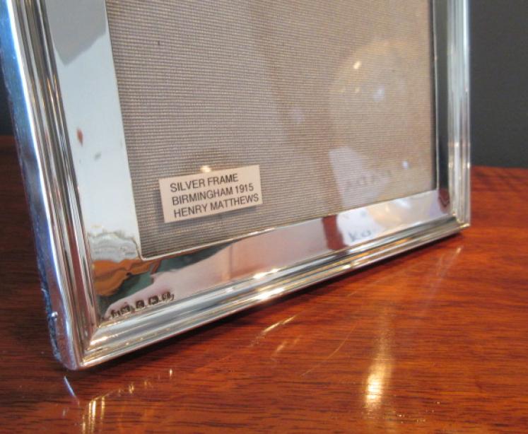 Large George V Period Silver Moulded Edge Photo Frame - Image 2