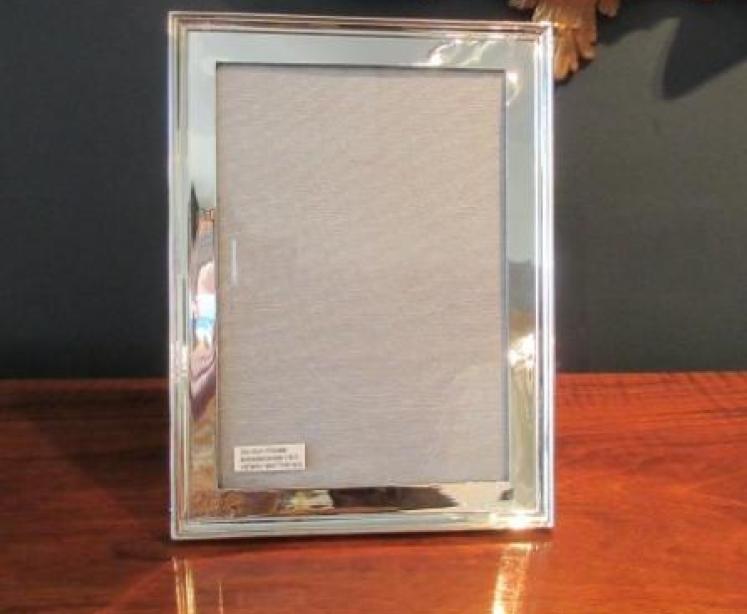 Large George V Period Silver Moulded Edge Photo Frame - Image 7