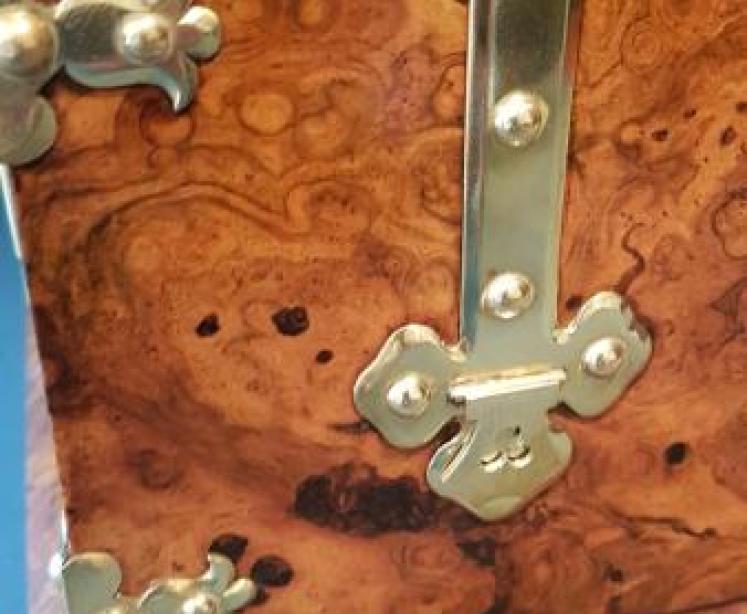 Superb Victorian Burr Walnut Tantalus Box - Image 3