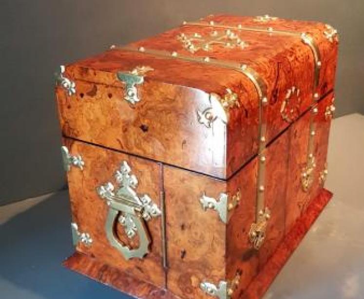 Superb Victorian Burr Walnut Tantalus Box - Image 4