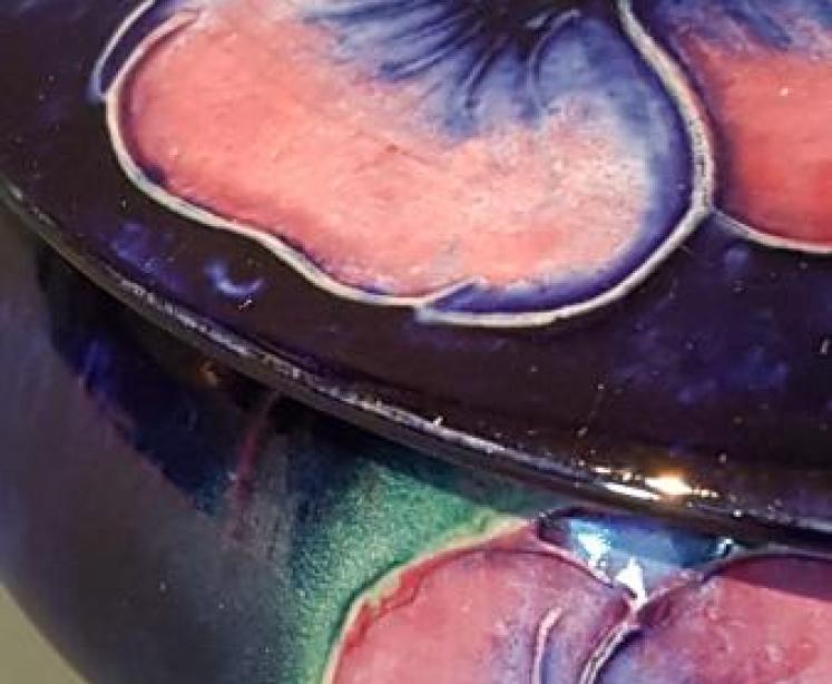 1930's Moorcroft Pansy Powder Bowl and Cover - Image 2