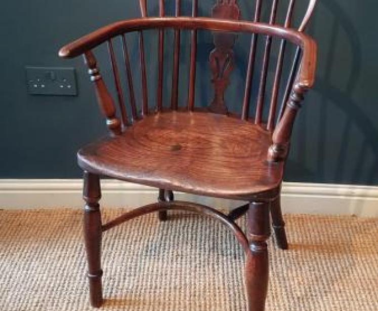 Early Victorian Yew Wood Low Back Windsor Chair - Image 1