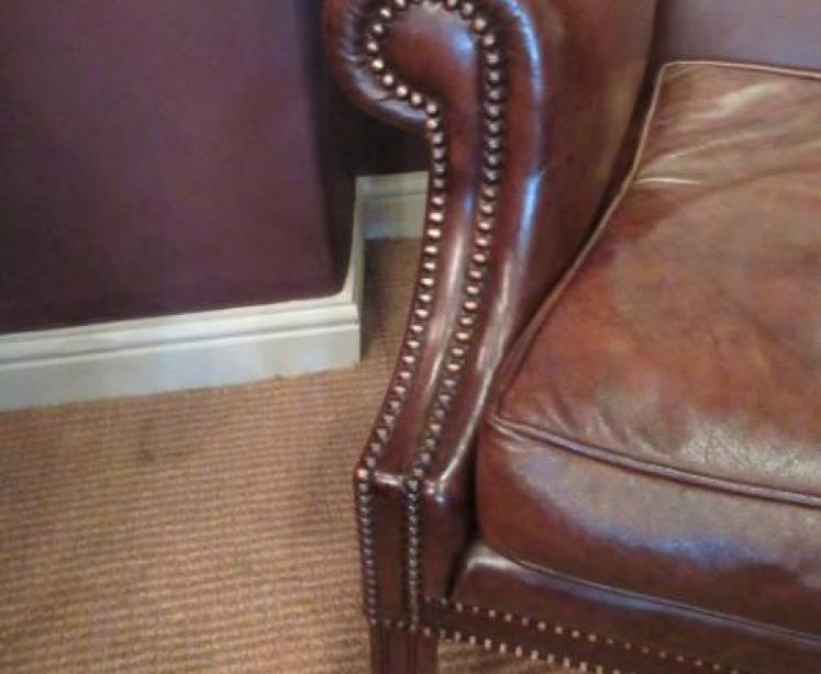 Superb Antique Tan Leather Wing Armchair - Image 3