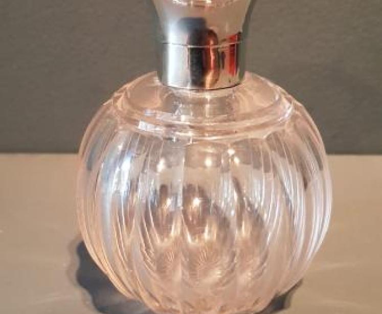 Antique Silver and Enamel Topped Scent Bottle - Image 2
