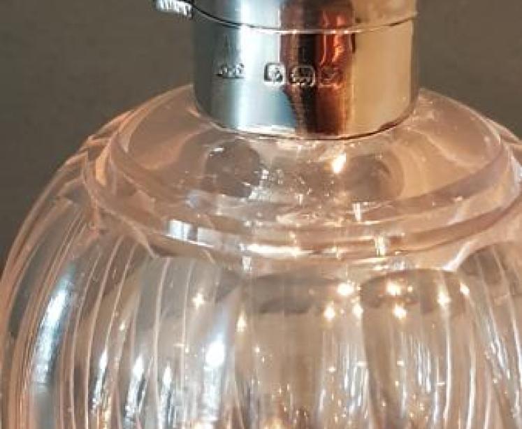 Antique Silver and Enamel Topped Scent Bottle - Image 5