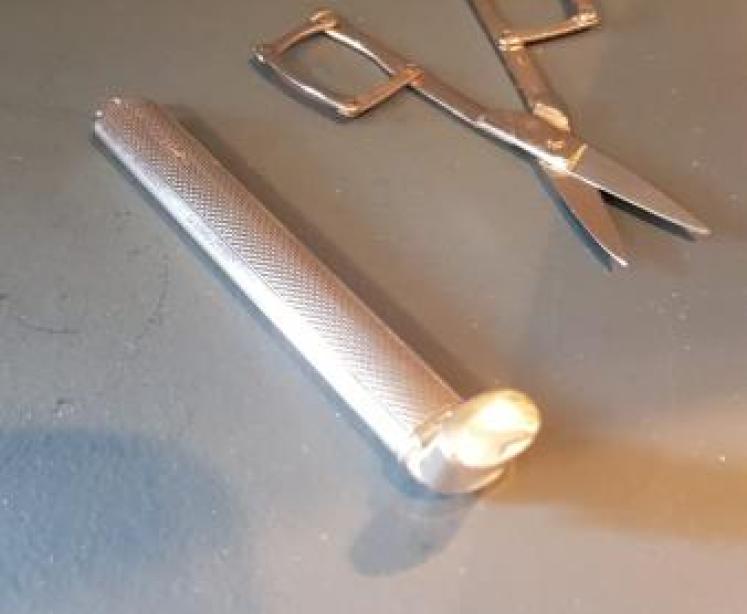 George V Folding Scissor in Silver Case - Image 1