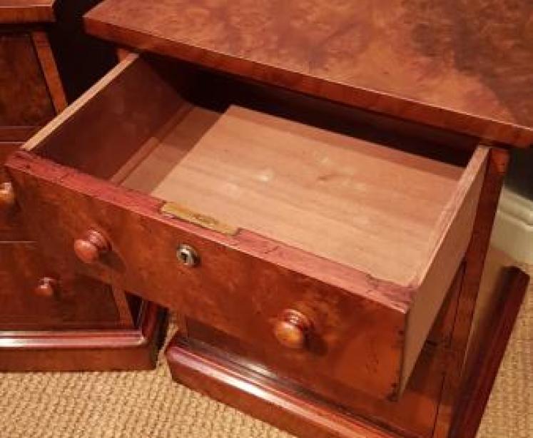 Matching Pair of Antique Victorian Burr Walnut Bedside Chests - Image 4