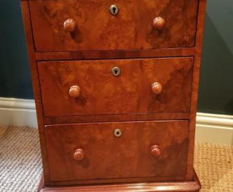 Matching Pair of Antique Victorian Burr Walnut Bedside Chests - Image 6