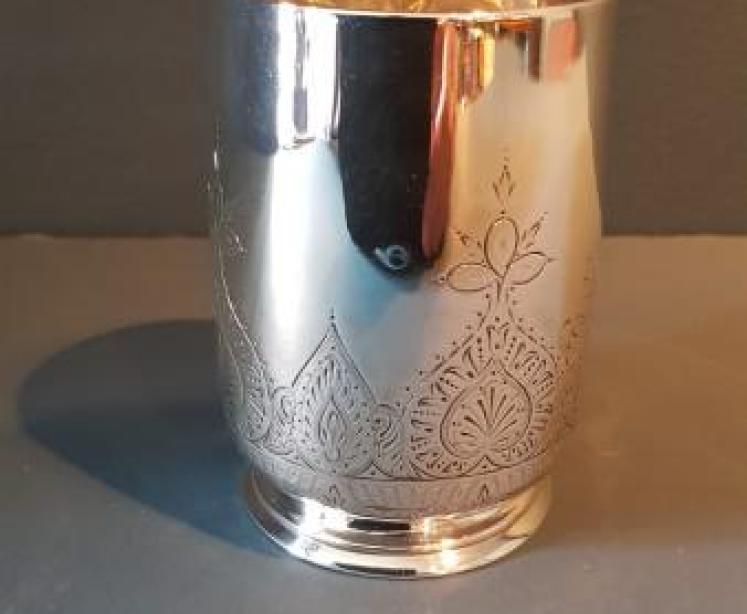 Victorian Engraved Silver Christening Mug - Image 3