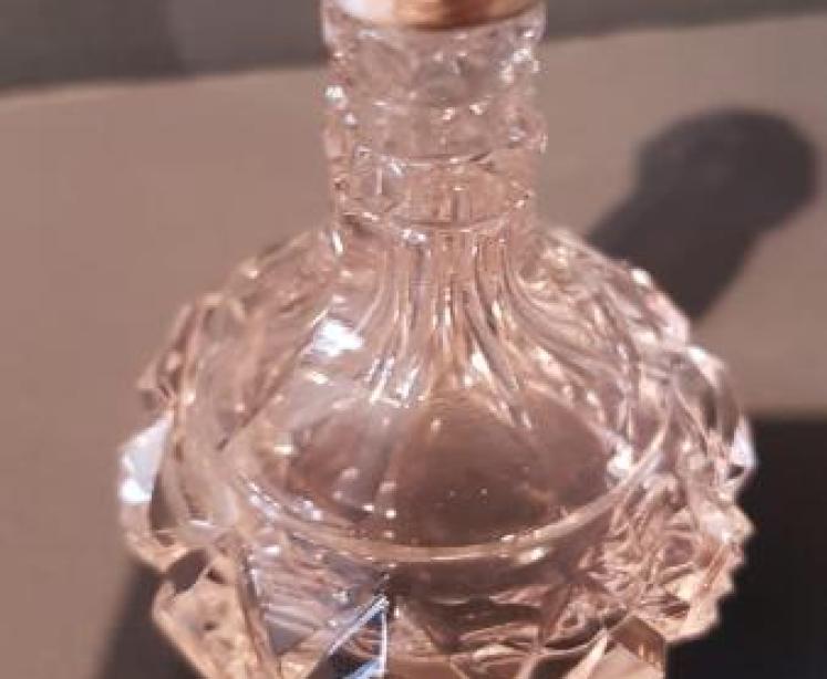 Cut Crystal Scent Bottle with Silver and Enamel Collar - Image 5