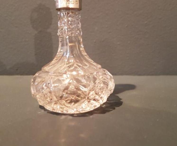 Cut Crystal Scent Bottle with Silver and Enamel Collar - Image 7