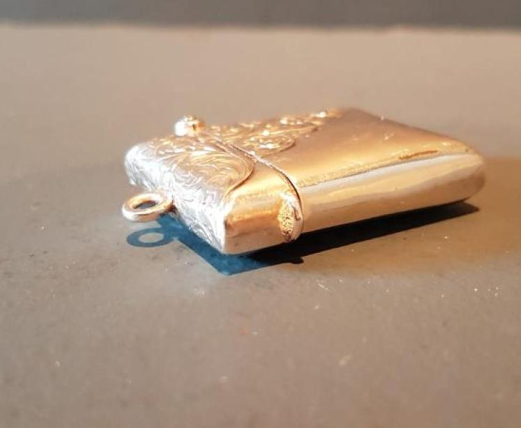 Edwardian Silver and 9ct Gold Vesta Case - Image 4