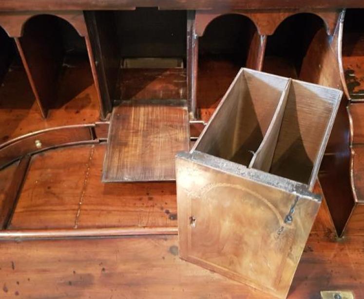 Superb George II Yew Wood Bureau - Image 3