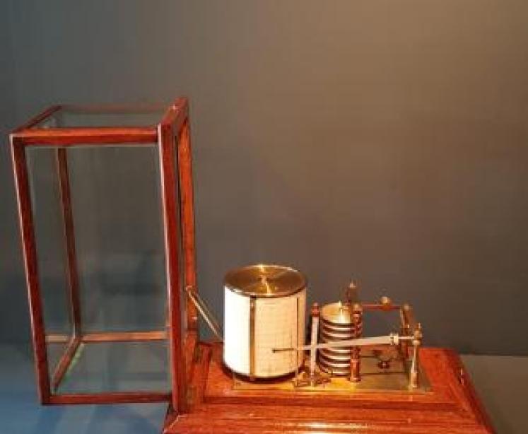 Late Victorian Oak Cased Negretti and Zambra Barograph - Image 5